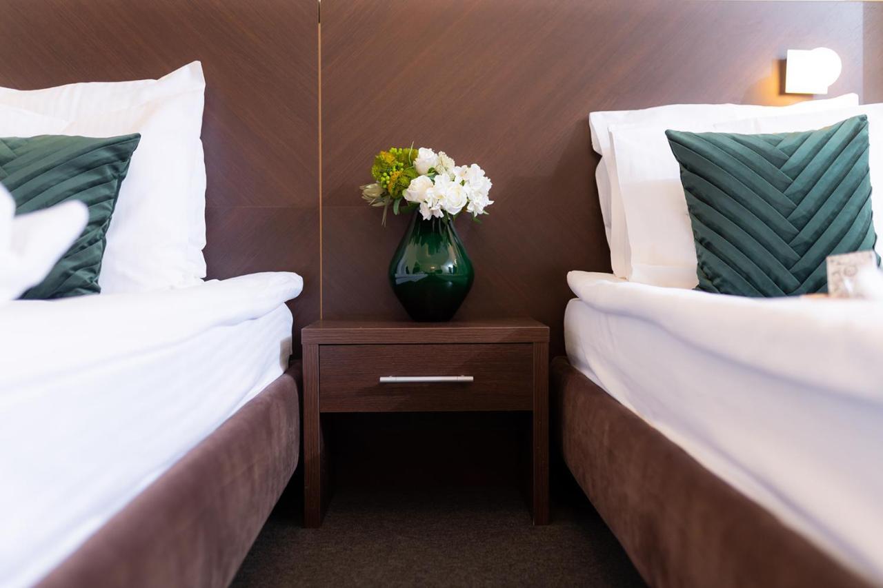 Hotel Terra Balneo Galaţi エクステリア 写真
